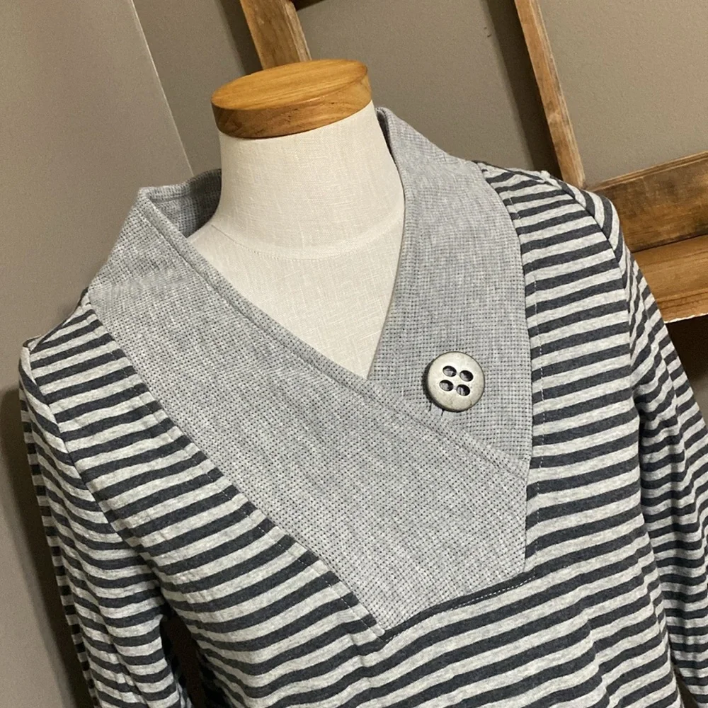 Soft surroundings gray striped v neck knit long sleeve dress size medium